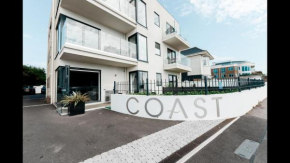Brand New Beachfront Ground floor with garden 2 Bed apartment 6 Guests